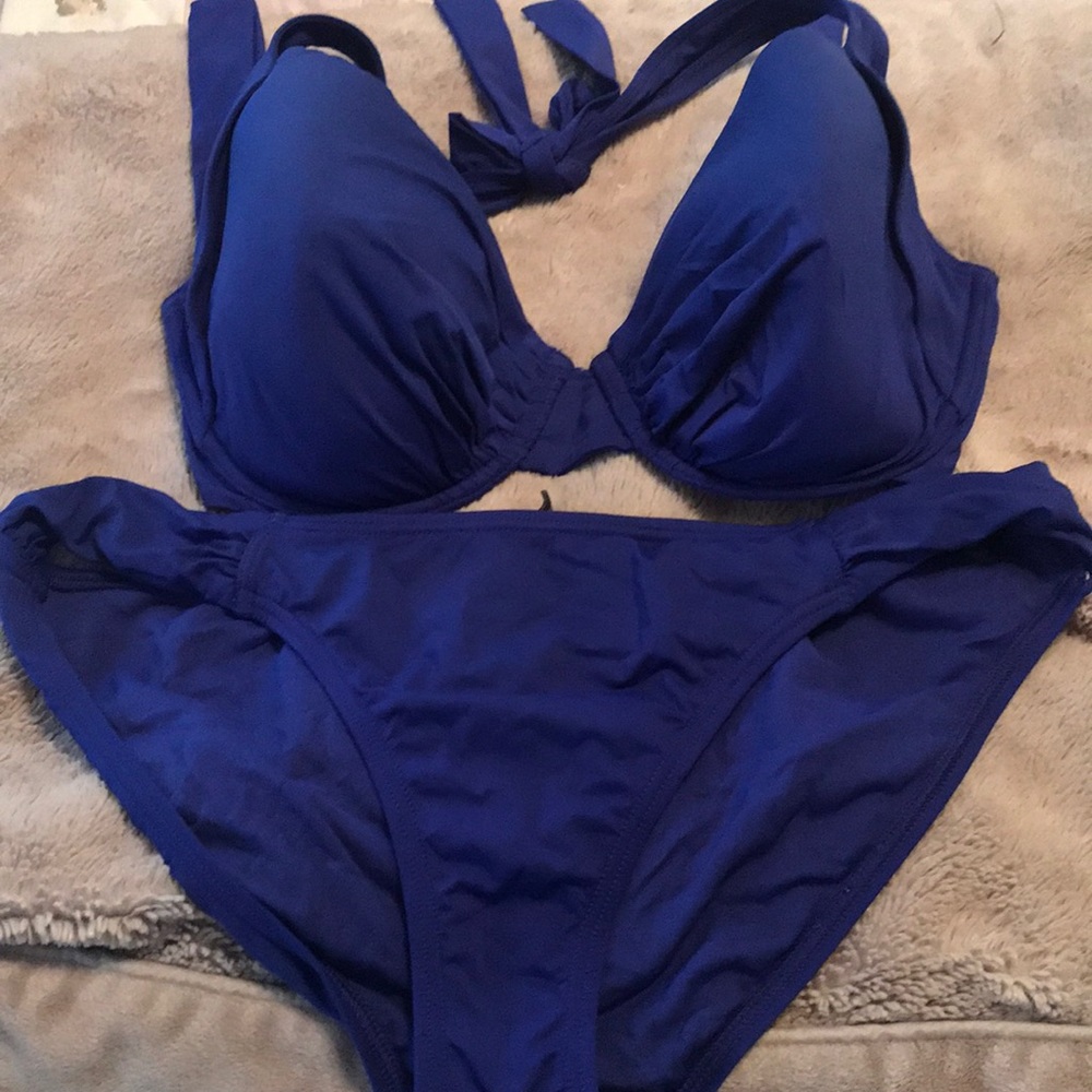 Tommy Bahama bikini set 38DD top and large bottom